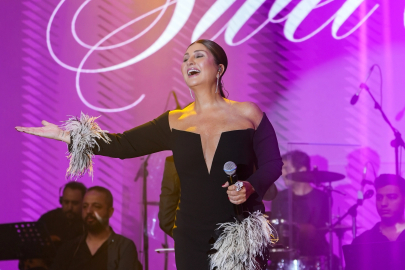 Sibel Can'dan Kıbrıs'ta bayram şöleni