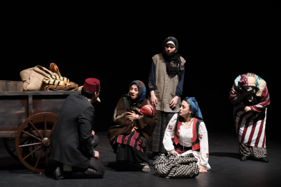 Trabzon’da ‘Muhacirlik’ oyunu prömiyer yaptı