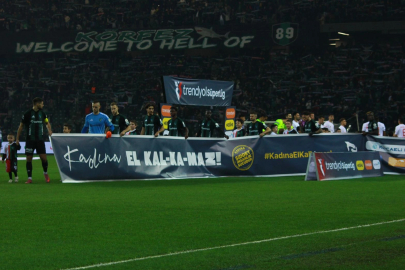 Kocaeli Stadyumu'nda futbolcular kadına şiddete karşı birleşti