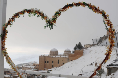 Mardin'de kar yağışı tarihi kenti büyüleyici manzaralara bürüdü