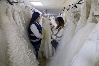 İzmir'den genç çiftlere evlilik desteği... Gelinlik hayali ücretsiz gerçek oluyor