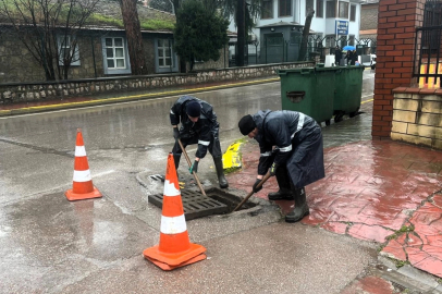 Kocaeli'de ekipler su baskını ve taşkın riskine karşı sahada