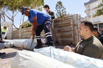 Antalya'da&nbsp;Kumlucalı çiftçilere hortum sonrası destek