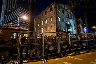 İzmir Meslek Fabrikası'na polis kuşatmasında tahliye girişimi! Başkan Tugay: Bu mülk İzmir halkınındır