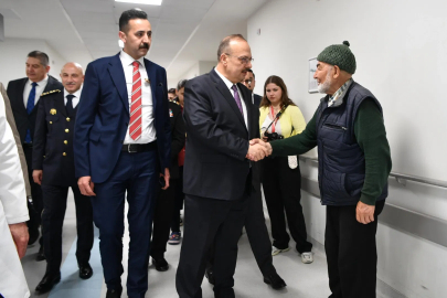 Ankara'da Vali Canbolat’tan bayramda hastane ziyareti