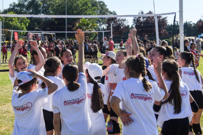 Bursa&nbsp;Osmangazi’de Mini Voleybol Şenliği coşkusu