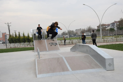 Bursa'da İnegöllü&nbsp;gençlere&nbsp;yeni&nbsp;kaykay&nbsp;park