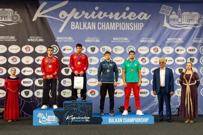 Bursa&nbsp;Yıldırımlı güreşçiler Balkan Şampiyonası’ndan madalyalarla döndü
