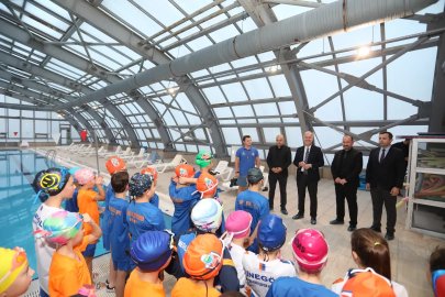 Başkan Taban İnegöl Belediyespor’un yüzme sporcularıyla buluştu