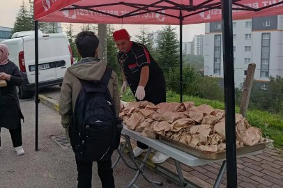 Kocaeli'de İzmit Belediyesi Beslenme Saati Projesine devam ediyor&nbsp;