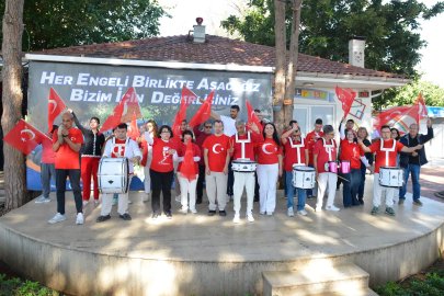 Özel gereksinimli bireylerden Cumhuriyet coşkusu